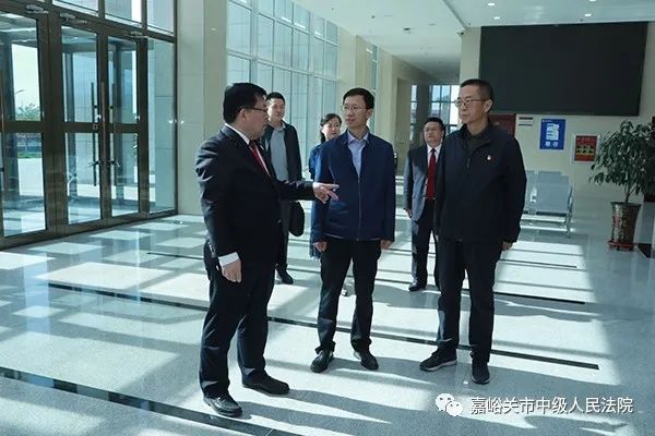 小组办公室副主任孙治强一行在嘉峪关法院督导督查队伍教育整顿工作