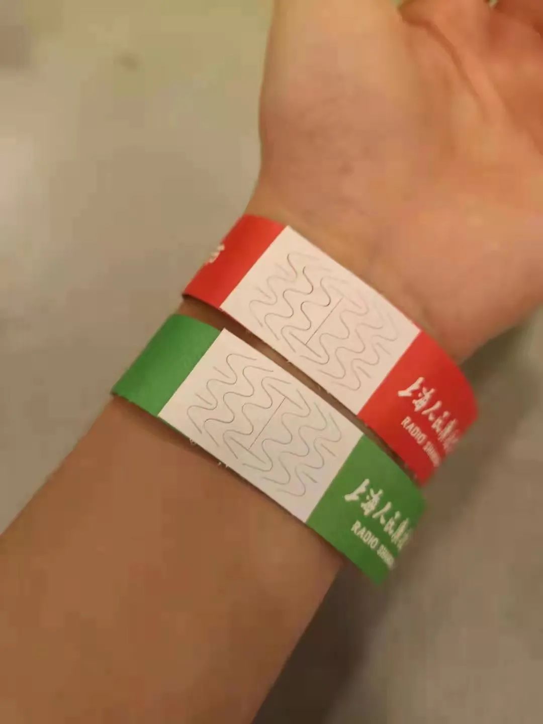 刷身份证 绑手环首次使用 无纸化电子票今年的音乐节门票入场指南*