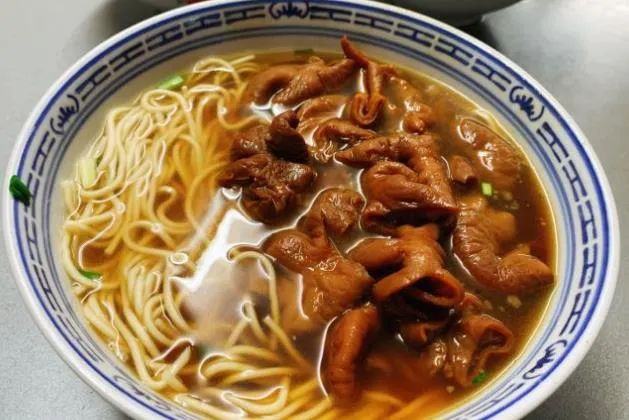 舌尖上海丨酥糯香有嚼头的大肠面