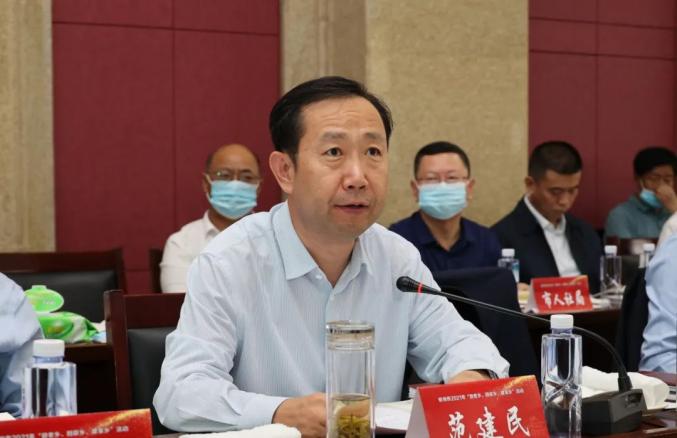 范建民主持签约仪式.张存良 摄