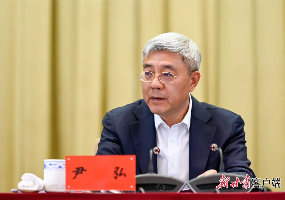 尹弘在全省优化营商环境大会上强调:以挑战自我的勇气打造一流营商