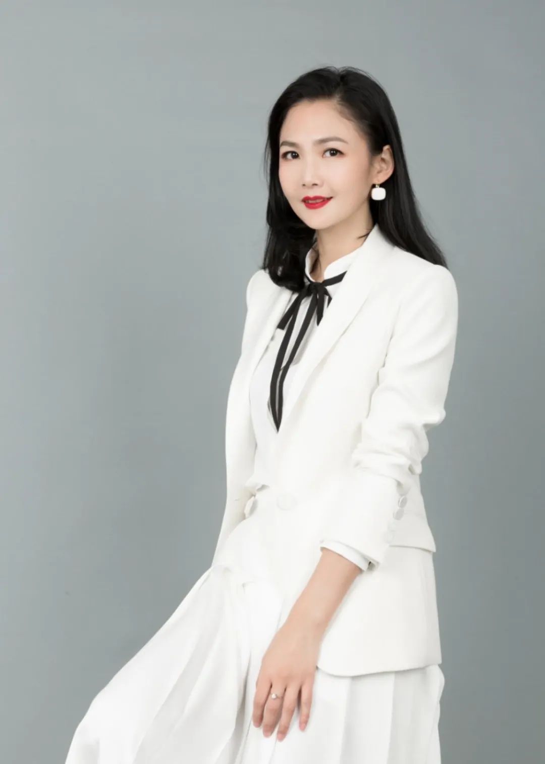 中国化妆师协会会员高级化妆师,悦美汇色彩形象美学机构美学分享老师