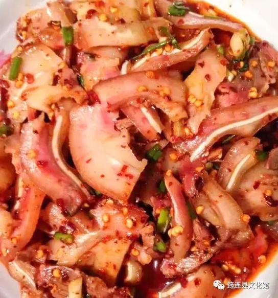 筠连蛋圆子"中国非遗美食(巴黎)国际邀请赛"荣获特金奖桐子叶粑粑苗家