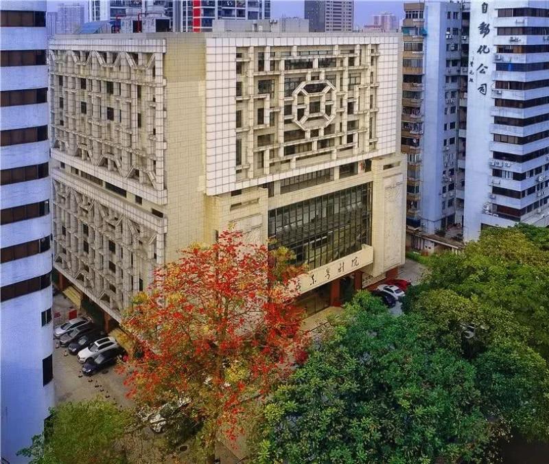 "1997年,结束了6年戏剧学习,曾小敏决定留在广东粤剧院,成为了一团的