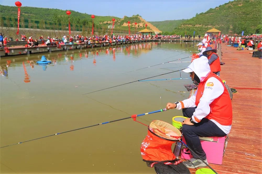 一杆钓活一池水陕西省第三届全民健身运动会社会组钓鱼竞赛在黄龙县