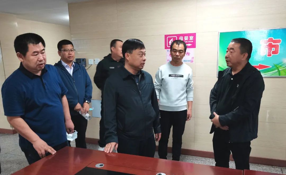 县委副书记县长刘继英调研新冠疫苗接种老旧小区改造文体活动中心建设