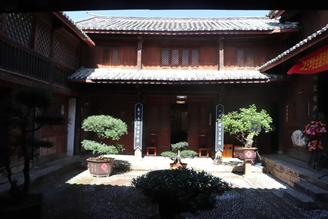 今日揭牌方国瑜故居入选九三学社全国传统教育基地