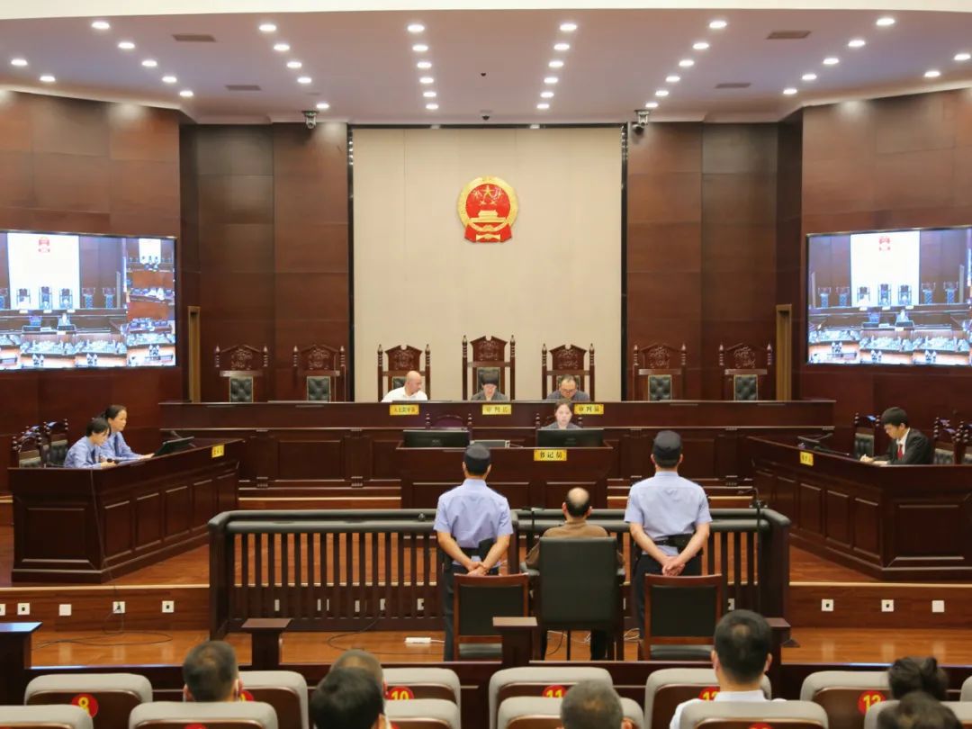 壶滨中学原校长因受贿,挪用公款,贪污被判刑!