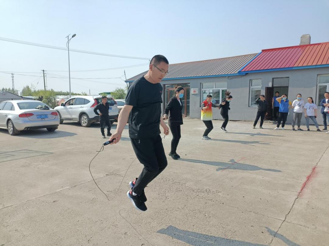 党史学习寒葱沟镇文化日活动之首届跳绳比赛