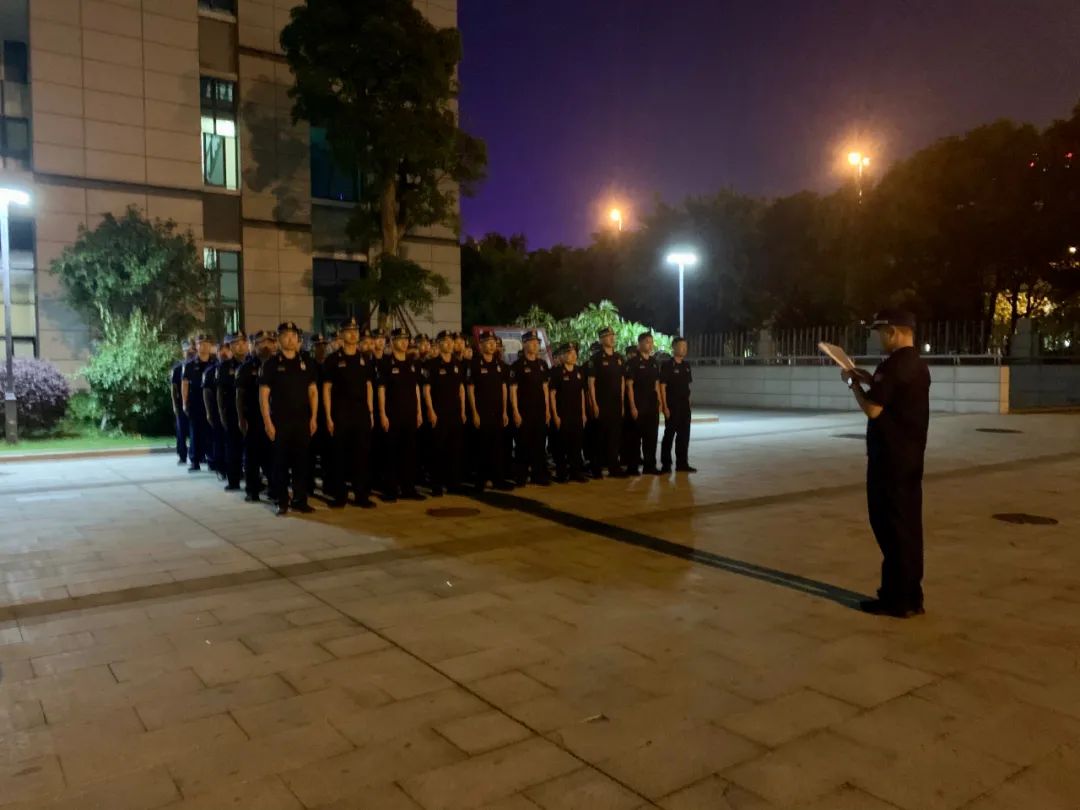 安全高效重传授"的原则,将管理工作贯穿于培训全过程,坚持早操,晚点名