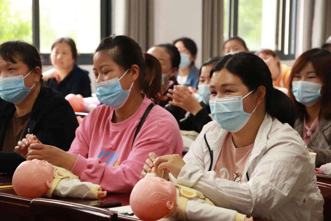 2021年省妇女发展中心家政服务技能培训班在我市浠水县开班