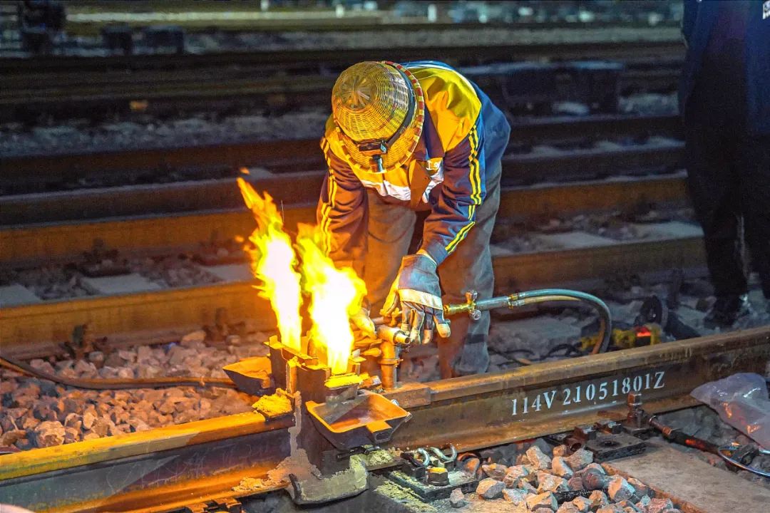 涨知识!看看他们如何为钢轨"强筋健骨"