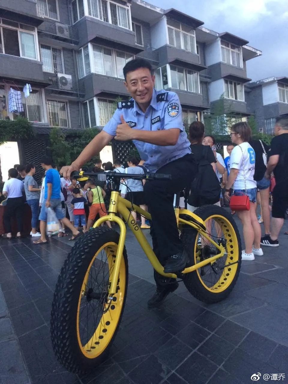 这个爱笑的成都男神抑郁了