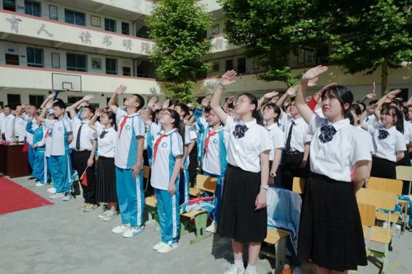 好嗨哟广元西城中学今天办了一件刷屏朋友圈的大事