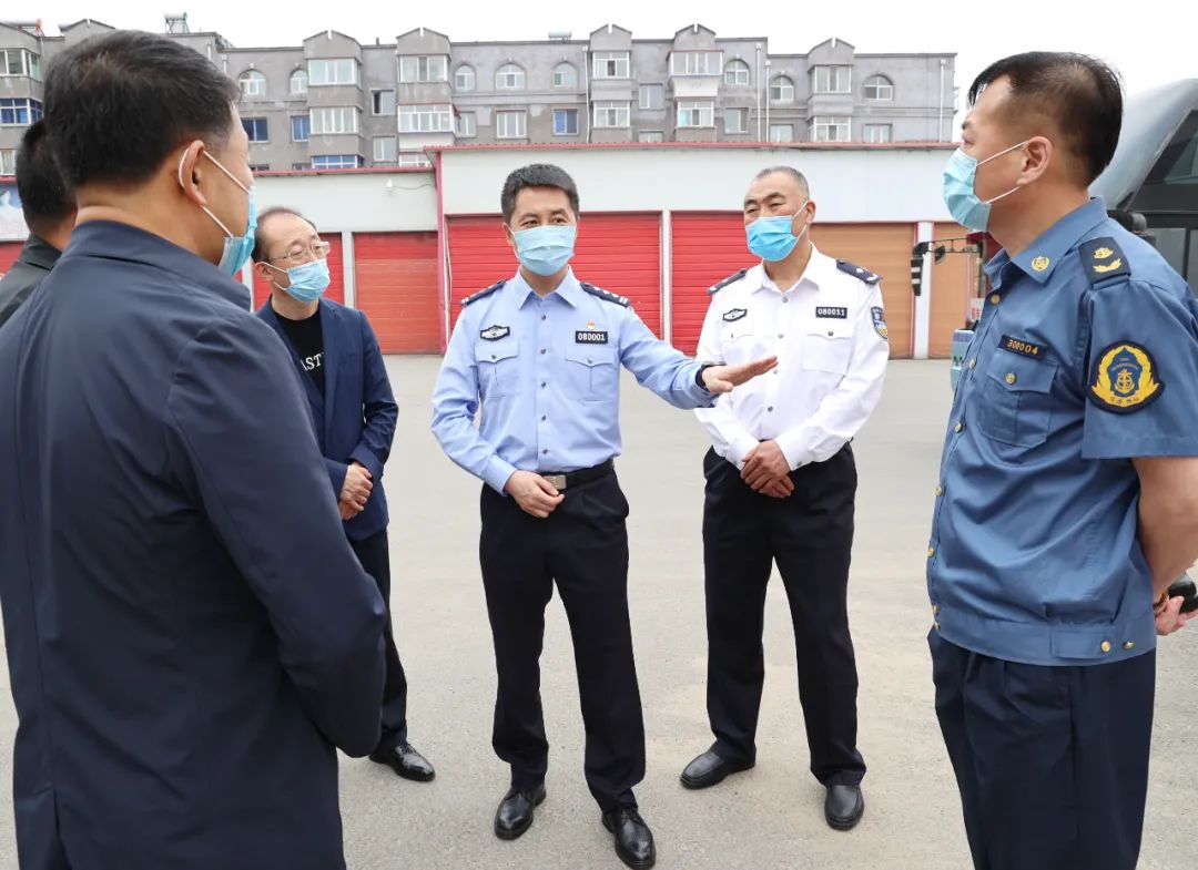 陈伟宏同志督导检查重要点位疫情防控工作情况