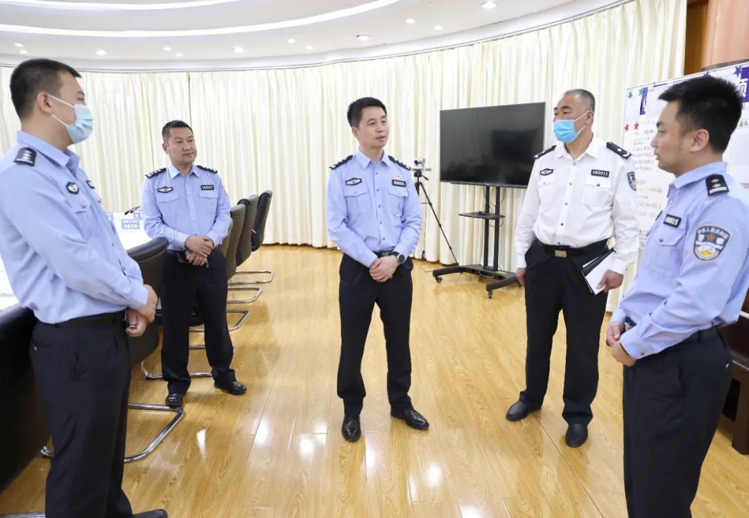 陈伟宏同志督导检查重要点位疫情防控工作情况