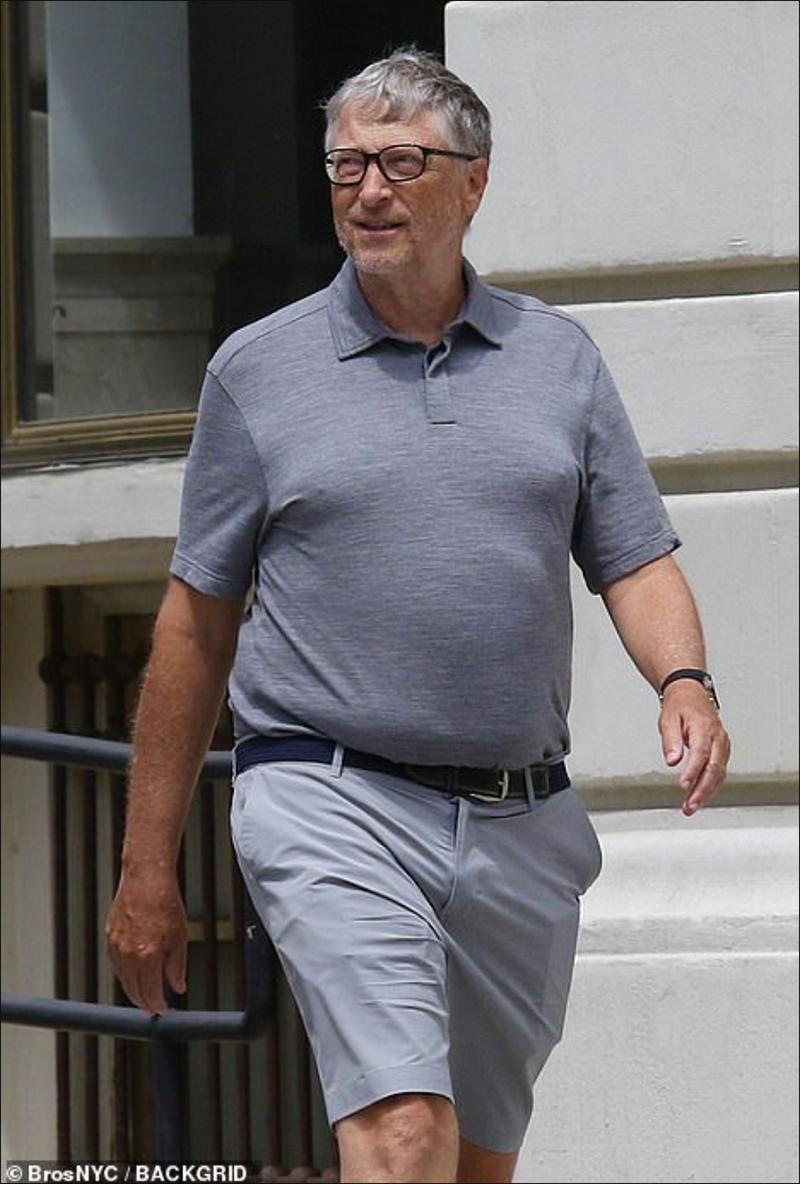 核查比尔盖茨宣布离婚后胸部异常隆起假