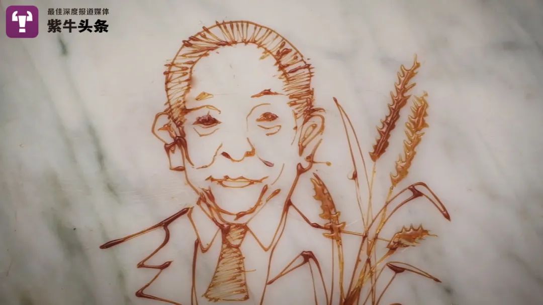 5月23日,"九月"在社交平台更新了自己用糖画画的袁隆平院士的肖像