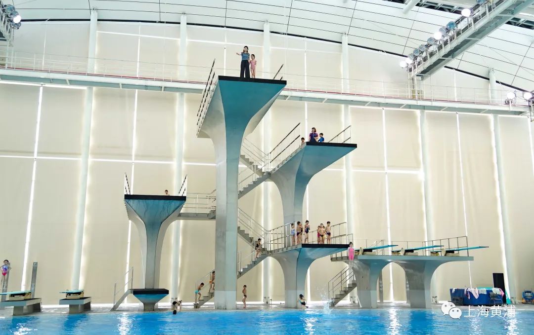 站上7米跳台感受运动员视角萌娃探秘东体跳水馆