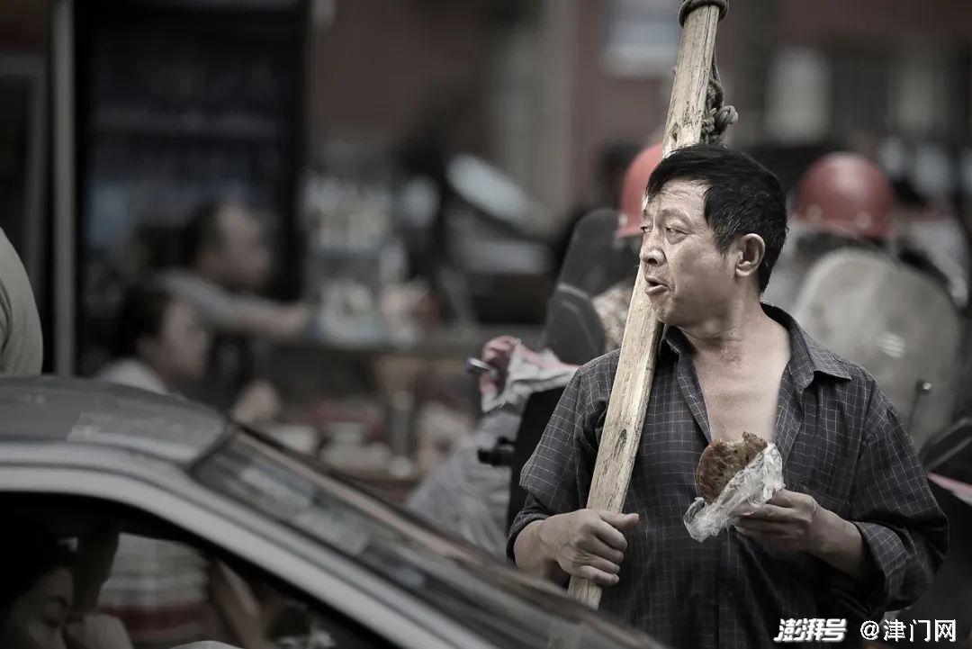 津门网向杰:平凡而特殊的劳动者"山城棒棒军"