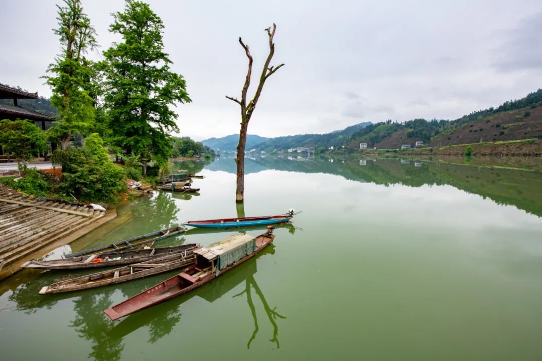 一江连百画 景美醉游人——天柱依托清水江库区风光与民族文化大力