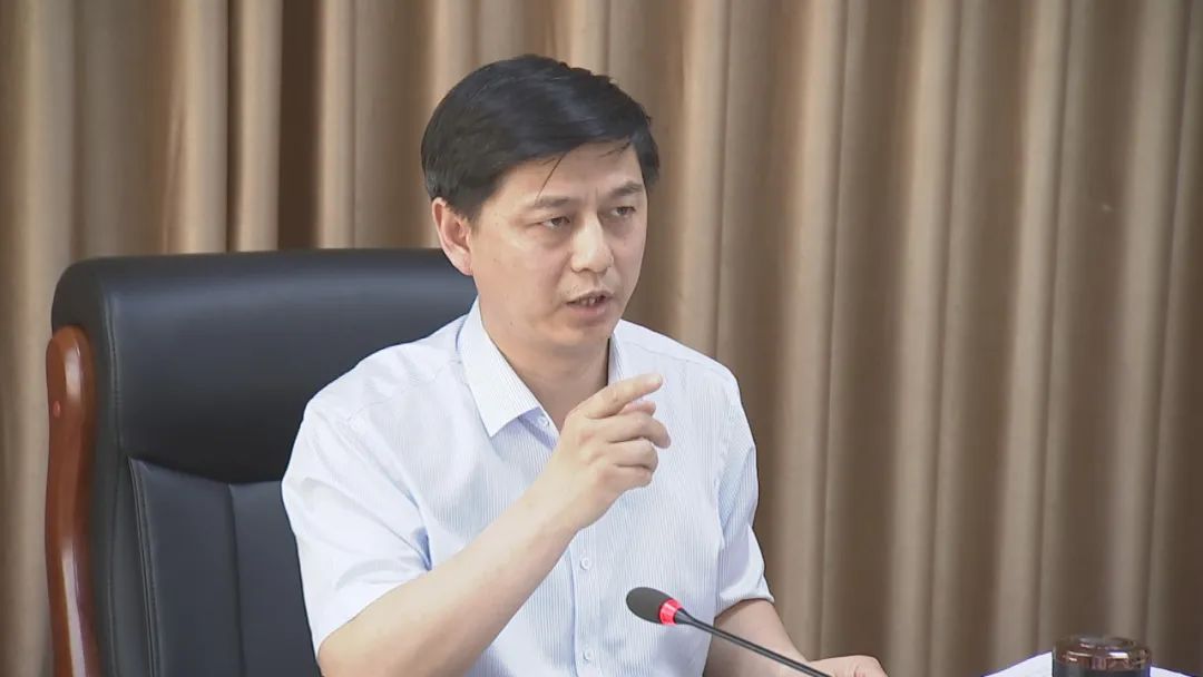 县委副书记县政府党组书记代理县长李国德主持召开县政府2021年第五次