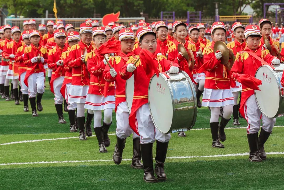 高舉隊旗跟黨走我是光榮鼓號手2021年通州區少先隊鼓號隊展演活動隆重