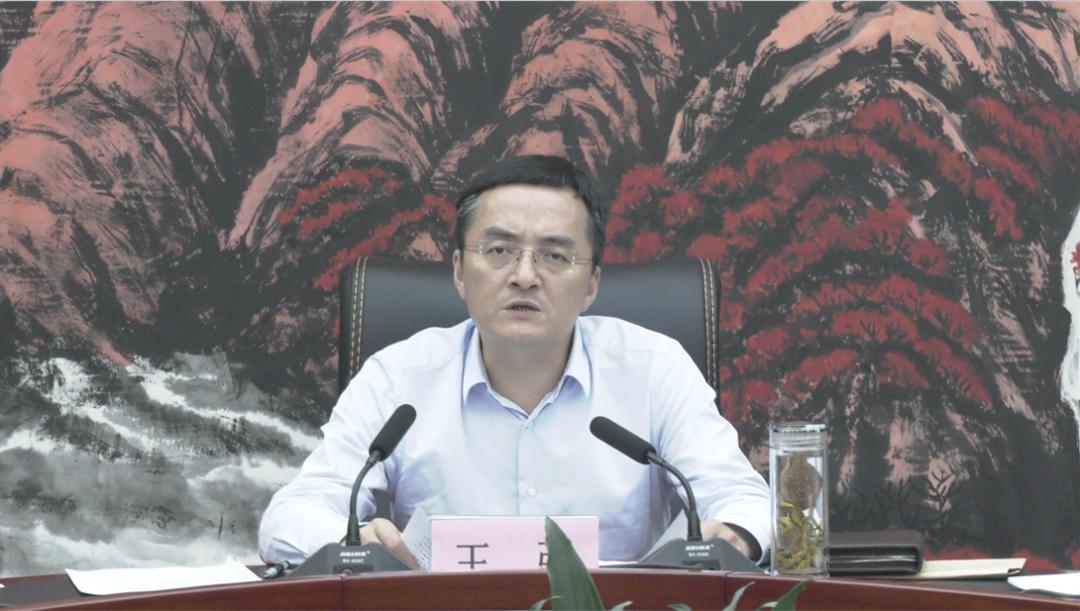 王强主持召开十四届县委第122次常委会