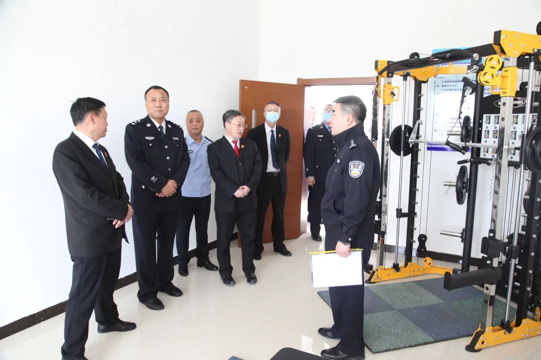 市中院党组成员,副院长杜广伟一行来到青冈县法院调研指导