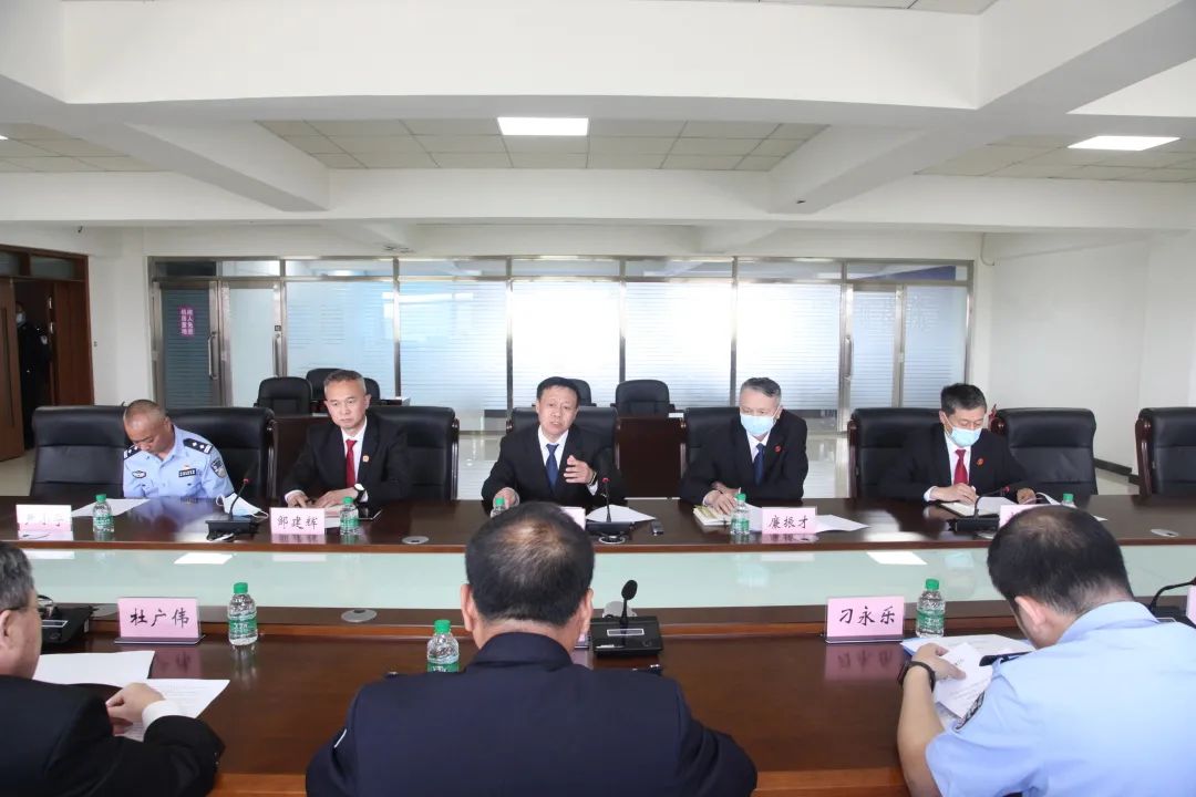 青冈法院省,市法院领导对青冈法院整体工作给予好评,认为通过走进青冈