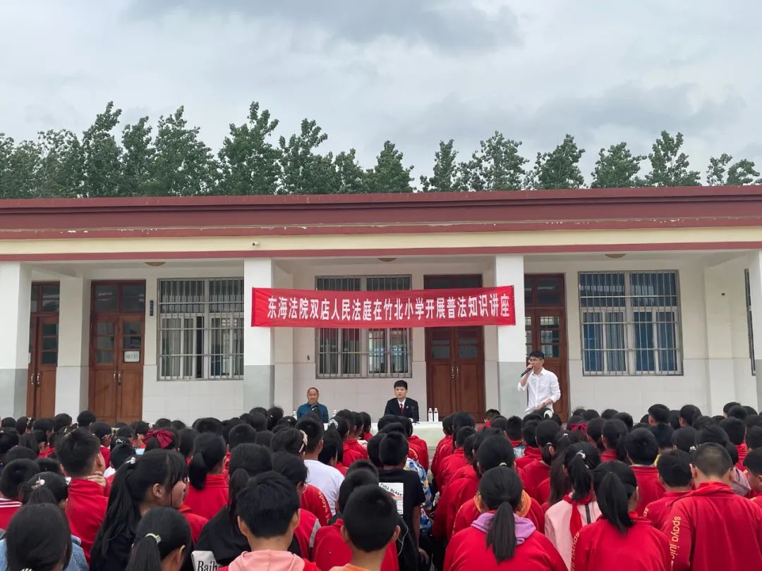 进一步增强未成年人的法治思想,5月26日上午,东海县人民法院双店人民