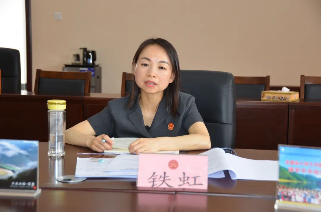 铁虹院长在表态发言中表示,云龙法院将坚持把学习教育贯穿教育整顿