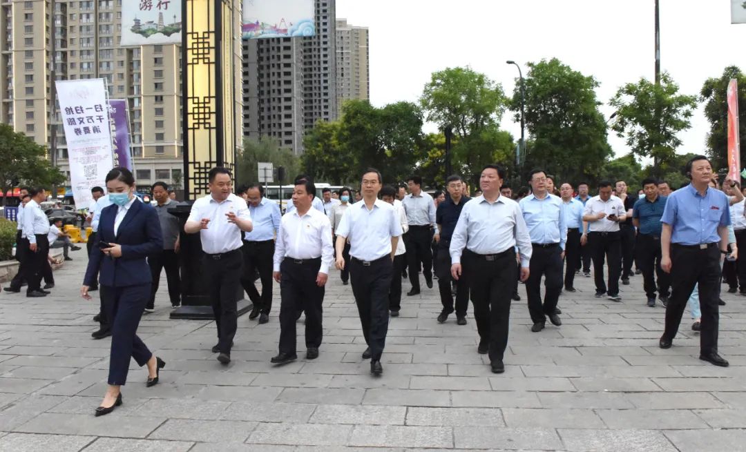 今日头条开封市党政考察团来老城区实地考察