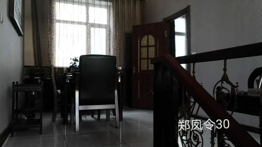 七台河市建造规划局办公楼综合楼一层北户商服用房变卖扫描二维码查看