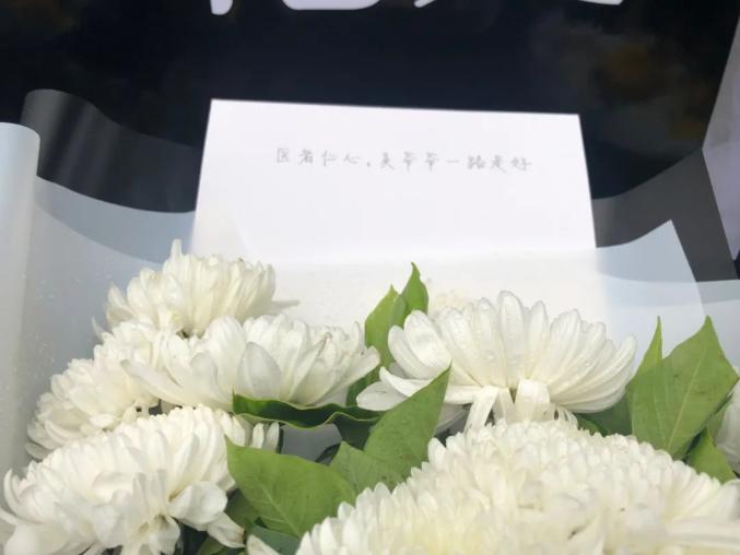 今天一起送别吴老