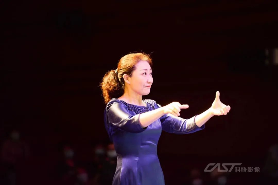 首都师范大学音乐学院理论作曲指挥系李默然老师担任指挥,青年钢琴家