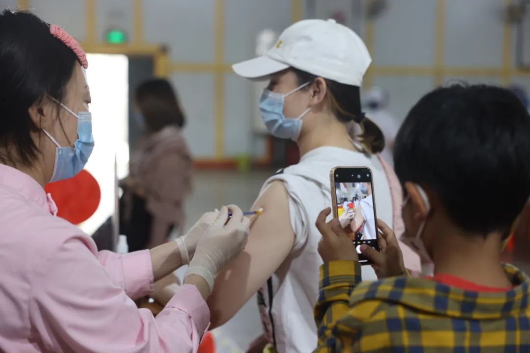 新华区掀起新冠疫苗全民接种热潮!