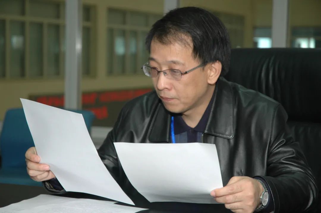 王向明笃志逐梦义鹘凌云