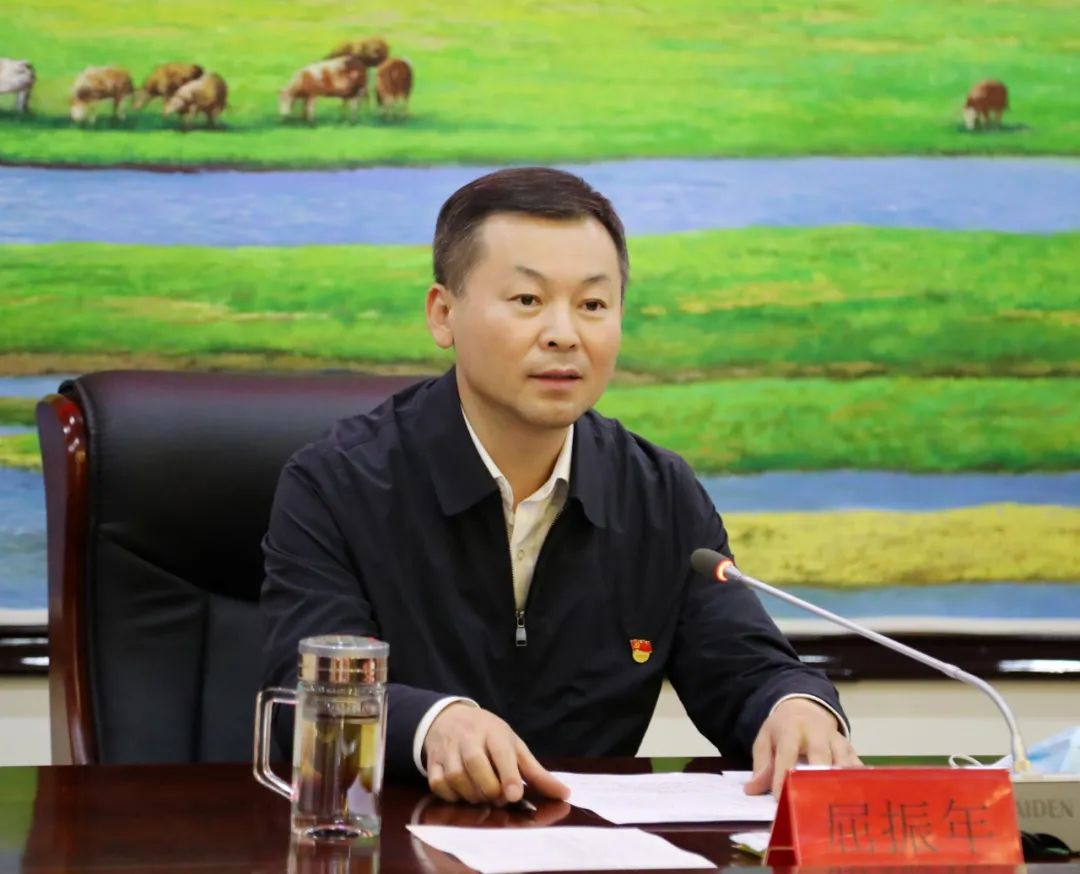 屈振年主持召开突泉县政法队伍教育整顿第三次征求意见座谈会