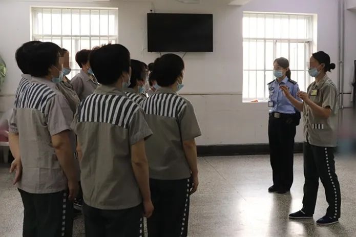 女子监狱组织服刑人员唱响红歌,进一步在服刑人员中营造爱党爱国,积极