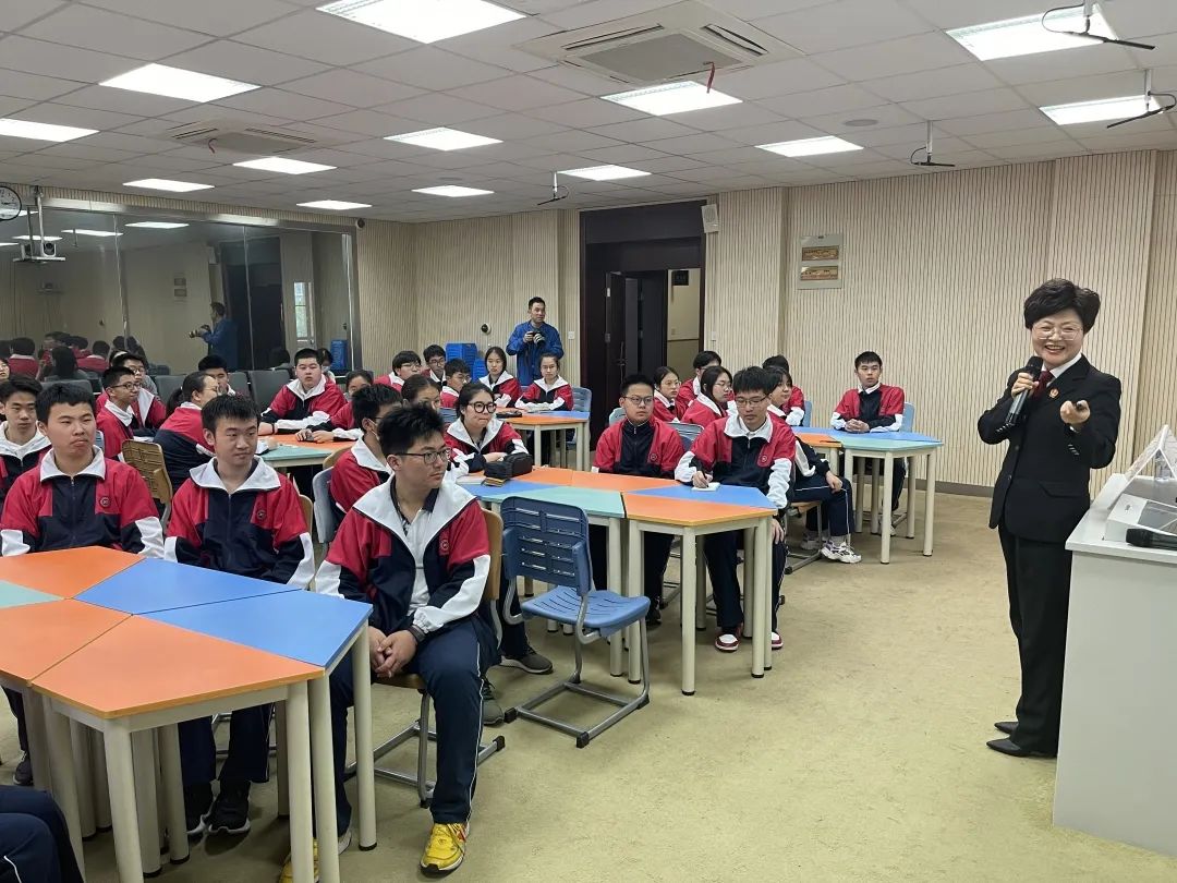 学党史办实事继光高级中学里来了法官她是来