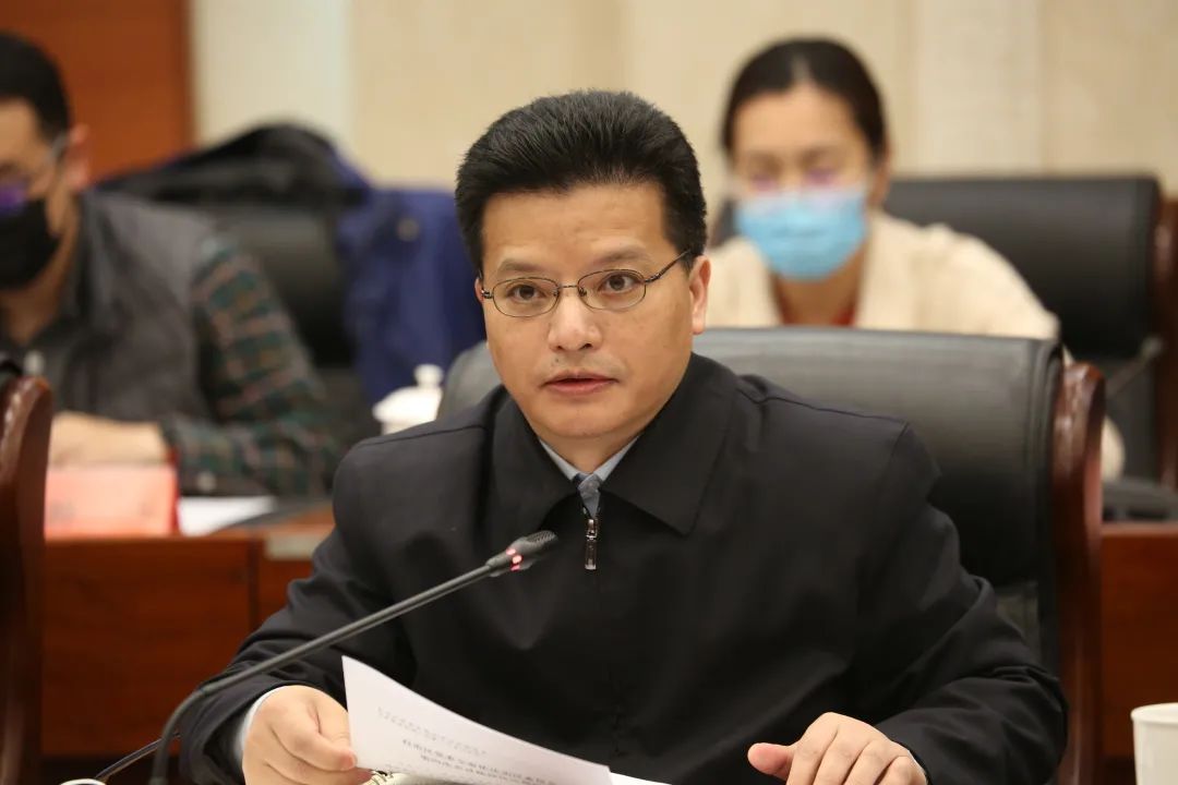 自治区党委网信办主任,守法普法协调小组副组长符雷主持召开网络普法