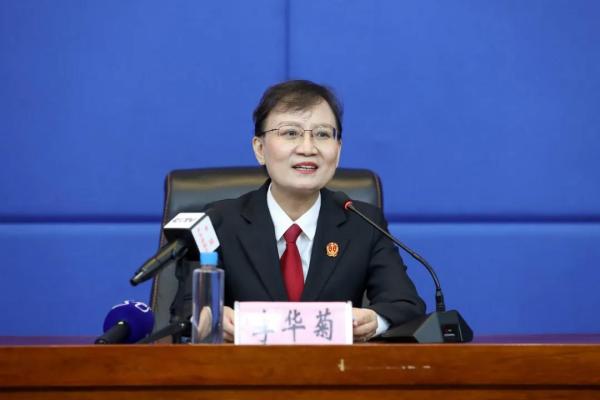 省高级人民法院副院长 李华菊