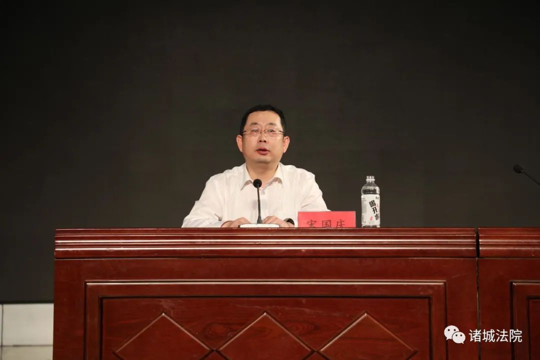 5月27日下午,诸城法院审判委员会专职委员,执行局局长宋国庆走进潍坊