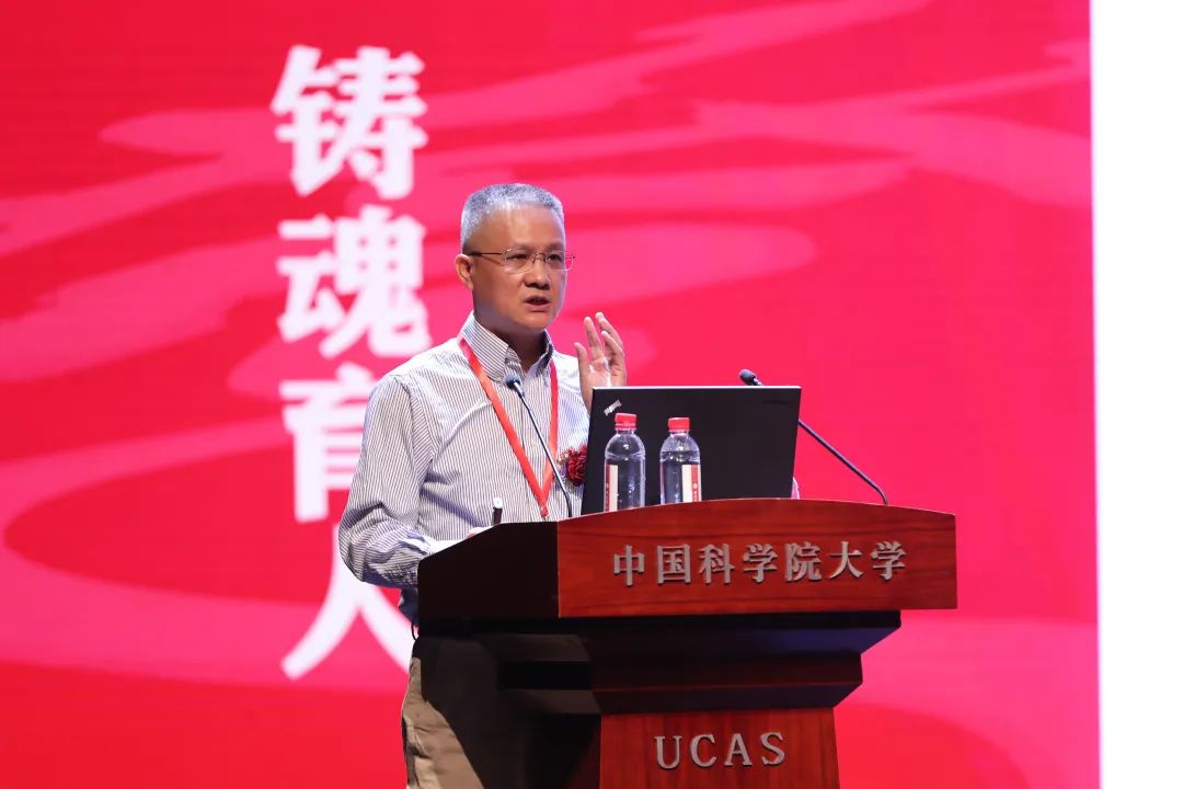 田志远作专题报告黄辉主持专题报告会共忆峥嵘岁月,纪念秩年芳华.