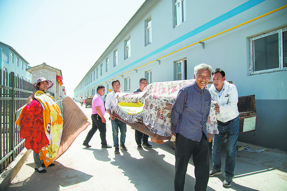 东明县黄河滩区居民喜迁新居笑意写在每个人脸上