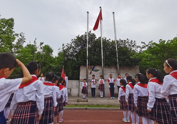 合肥市育新小学举行一年级首批入队仪式