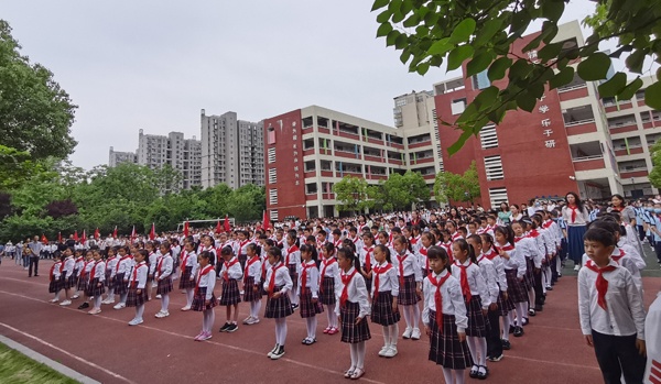 合肥市育新小学举行一年级首批入队仪式