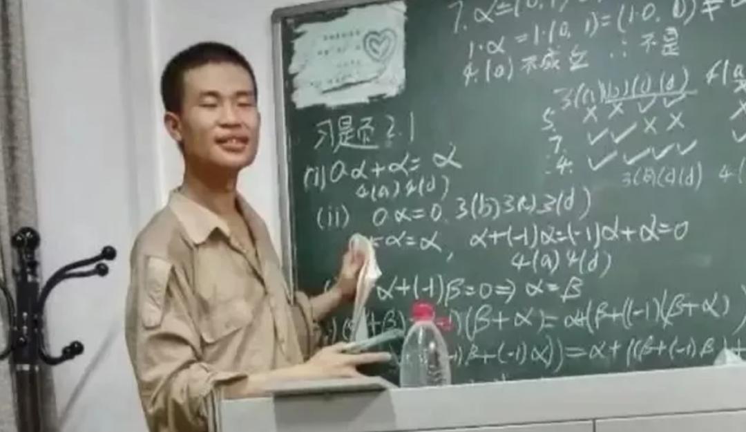 拎馒头接受采访北大老师被指最丑看完简历网友怒了