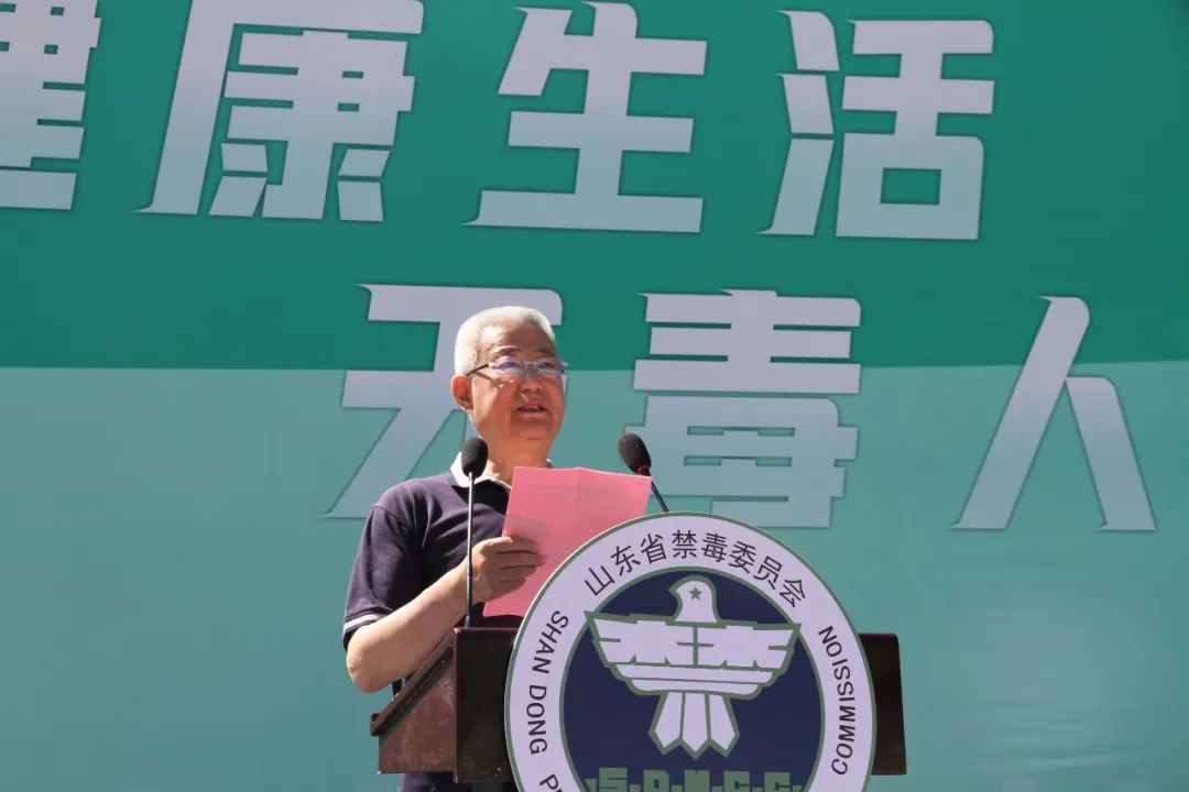 中国禁毒基金会理事长杨凤瑞致辞.